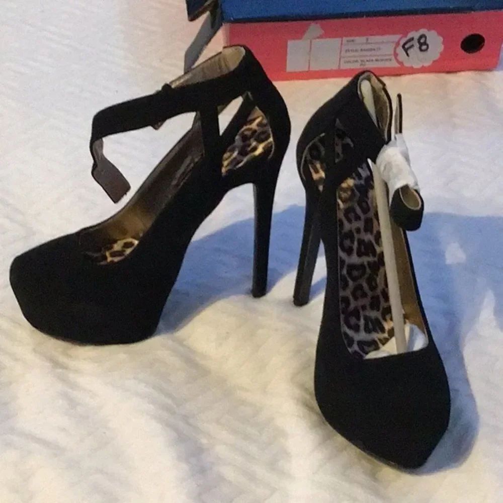 Charlotte Russe black nubuck heels Sz 7 NIB